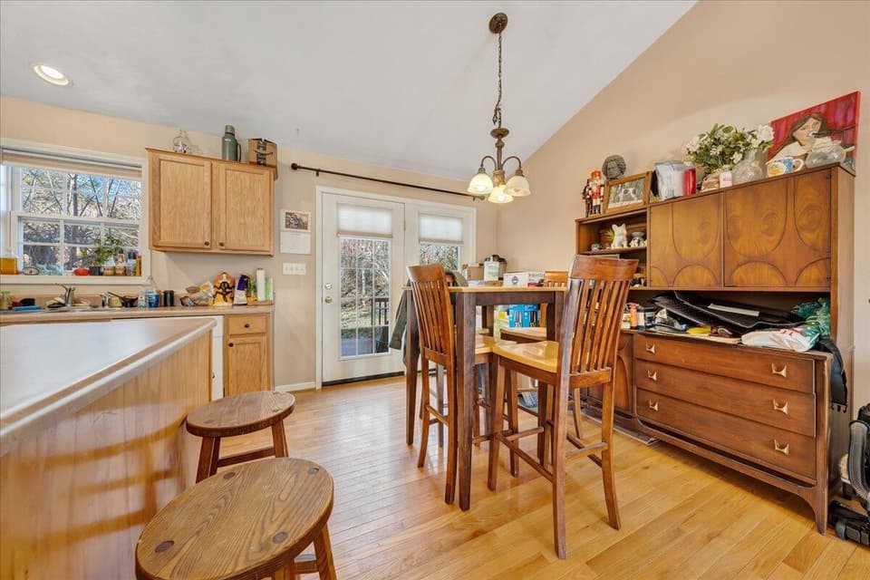 140 Wistaria Drive, photo 4 of 18
