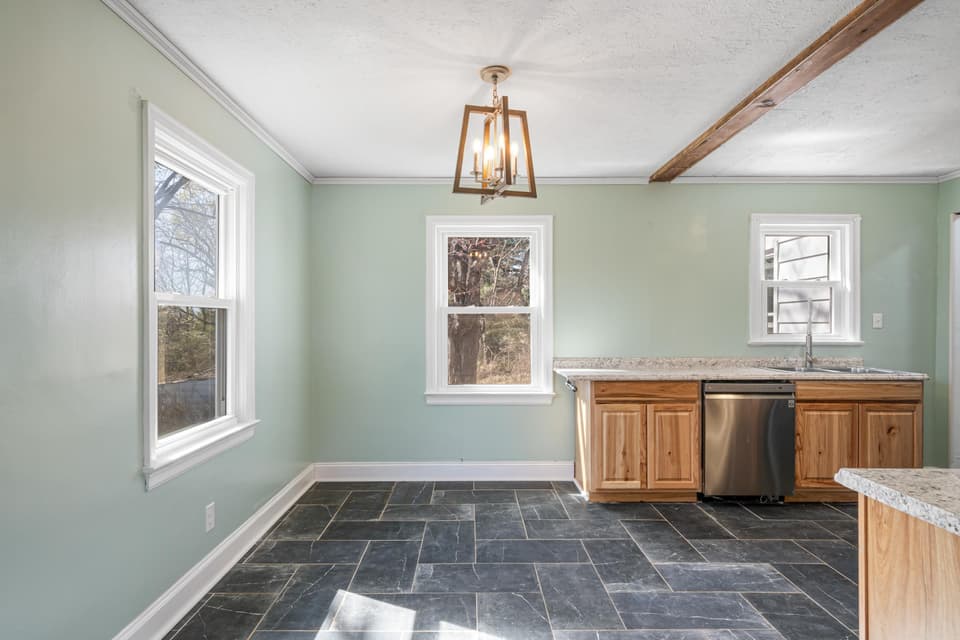 622 E Main Street, photo 11 of 36