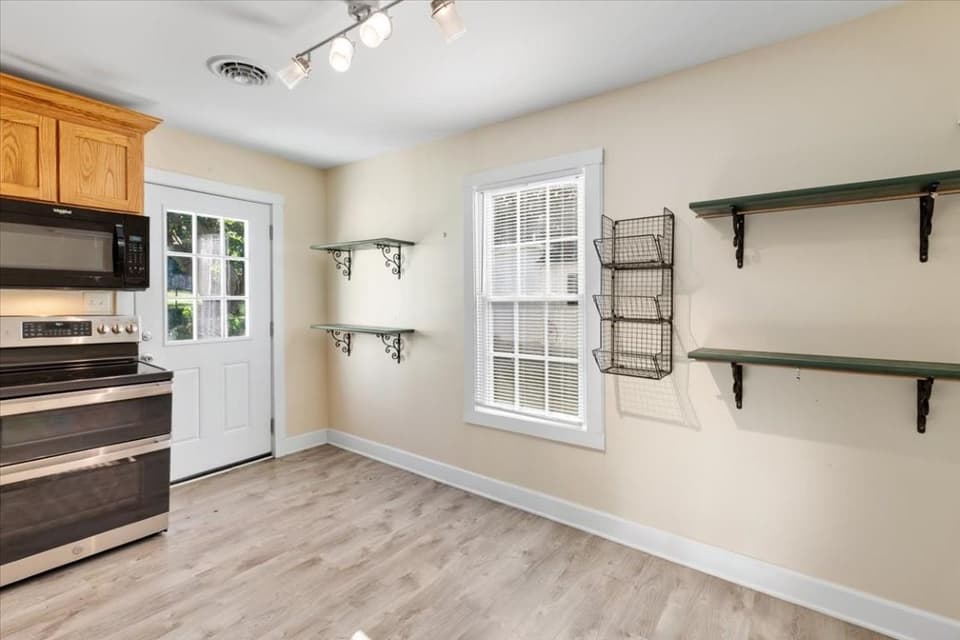 930 Forest Street, photo 22 of 36