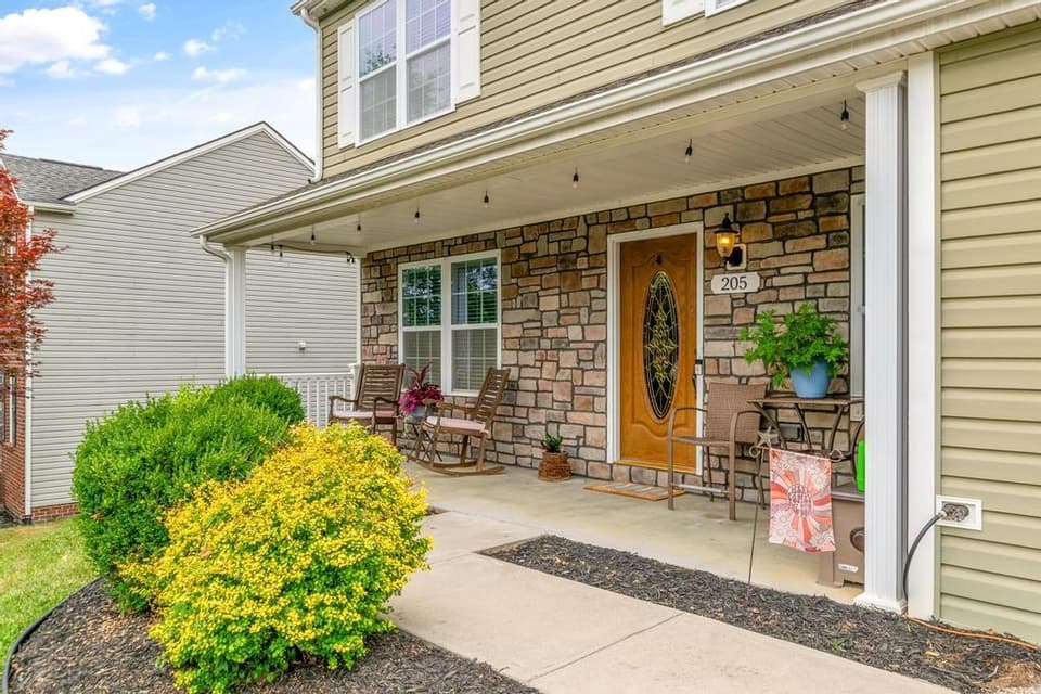205 Robin Hood Drive, photo 4 of 40