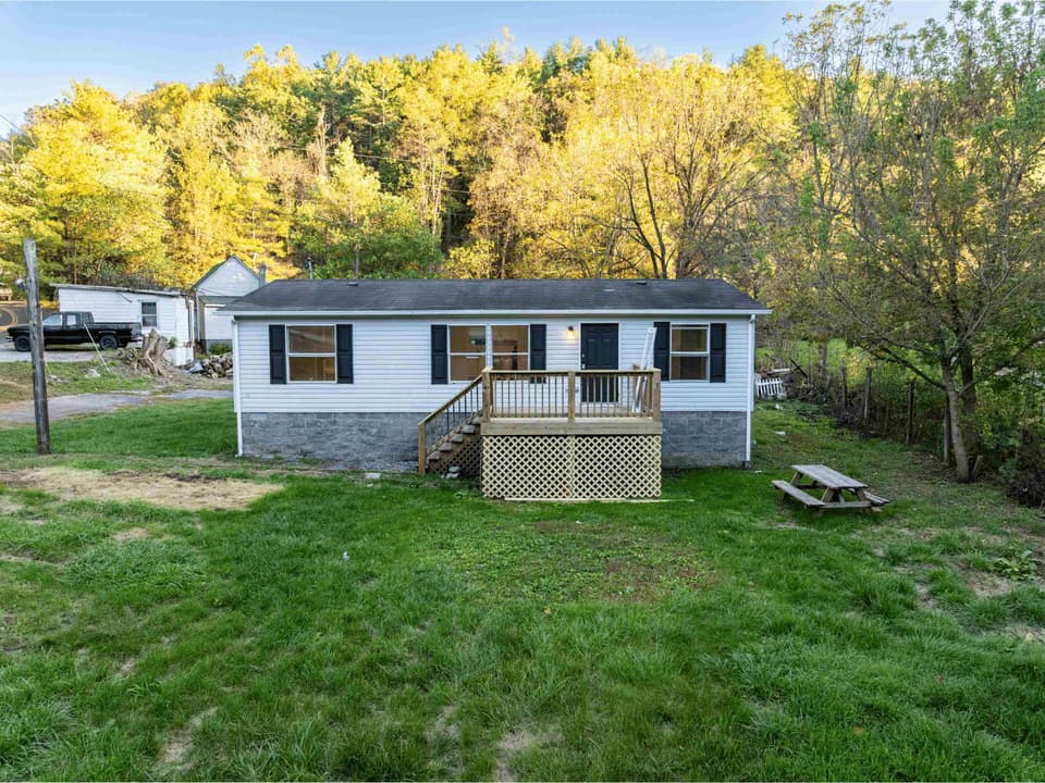 2619 Den Hill Road, Christiansburg, VA