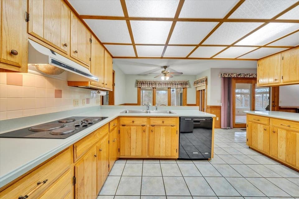 290 Patricia Lane SE, photo 19 of 40