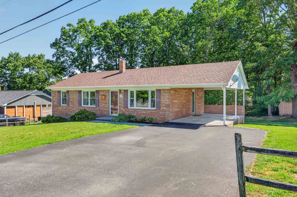 660 McDaniel Drive, photo 3 of 40