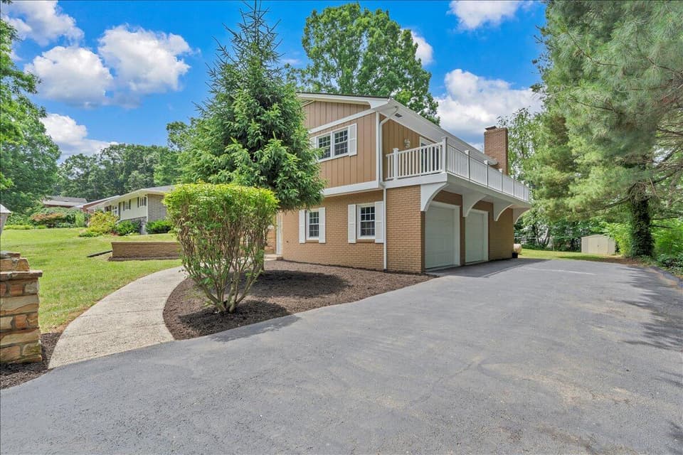 345 Turpin Walk SE, photo 5 of 37