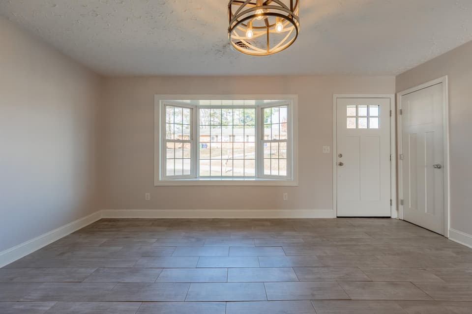 230 Montgomery Street NE, photo 10 of 40