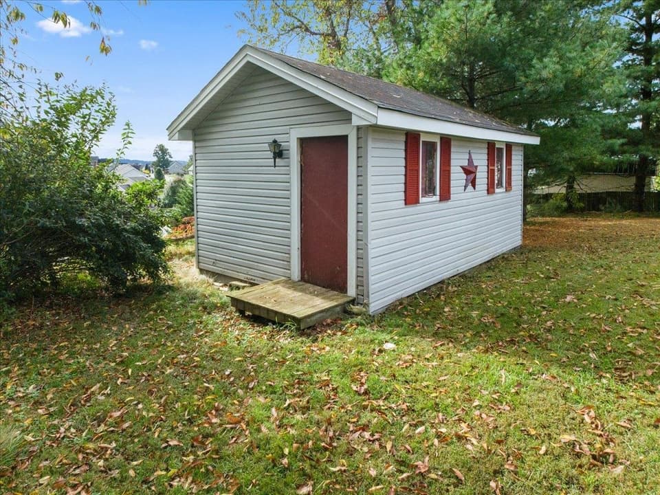 1363 Dow Street, photo 36 of 40