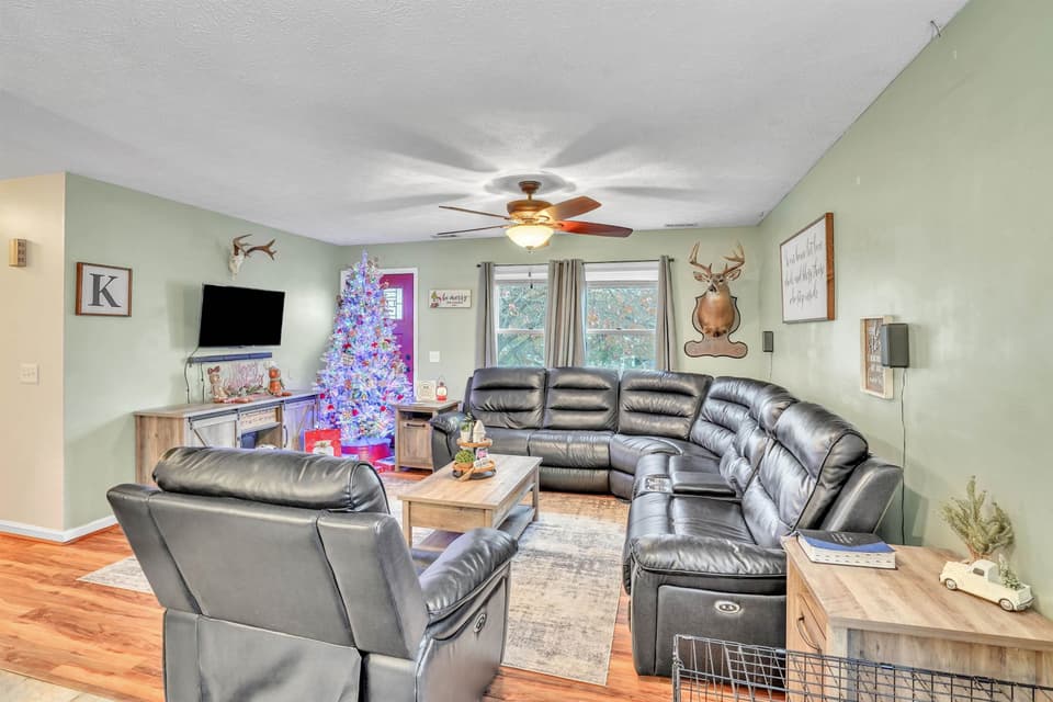 3375 Springview Drive, photo 10 of 25