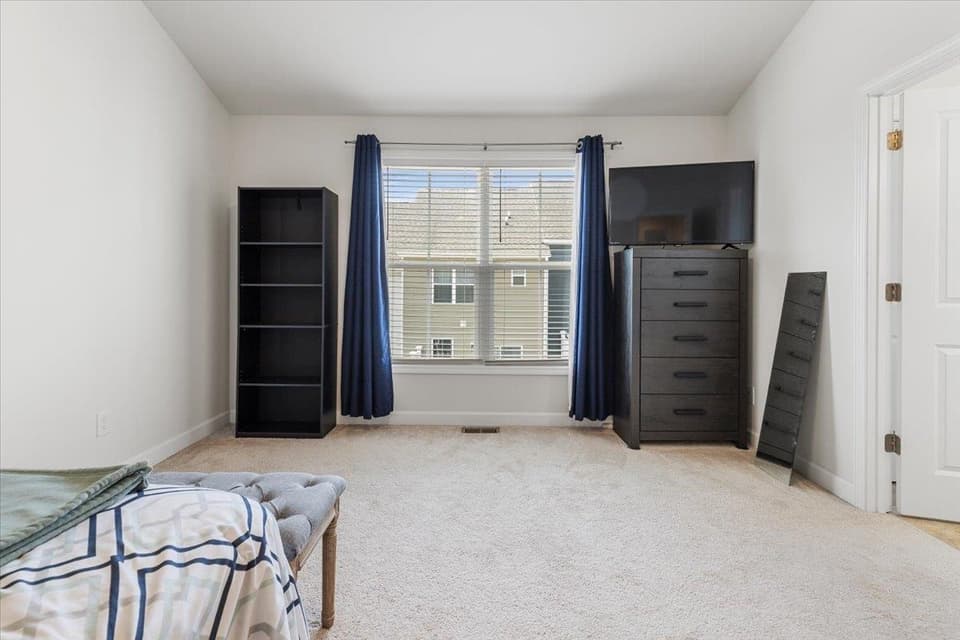 325 John Adams Drive, photo 19 of 40