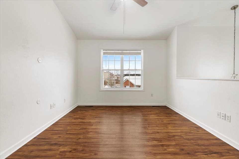 110 Sage Lane, photo 9 of 40