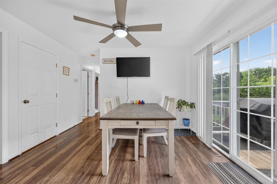 170 Cullen Court SE, photo 15 of 40