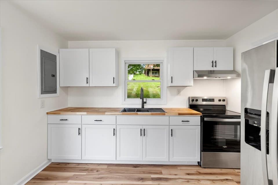 409 Third Street SW, photo 9 of 30