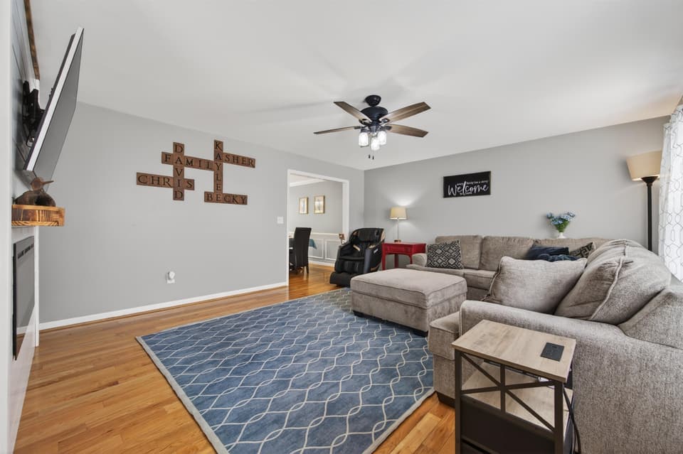 1555 Diana Drive, photo 6 of 40