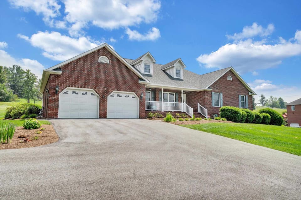 2055 Lake Vista Drive, photo 5 of 40