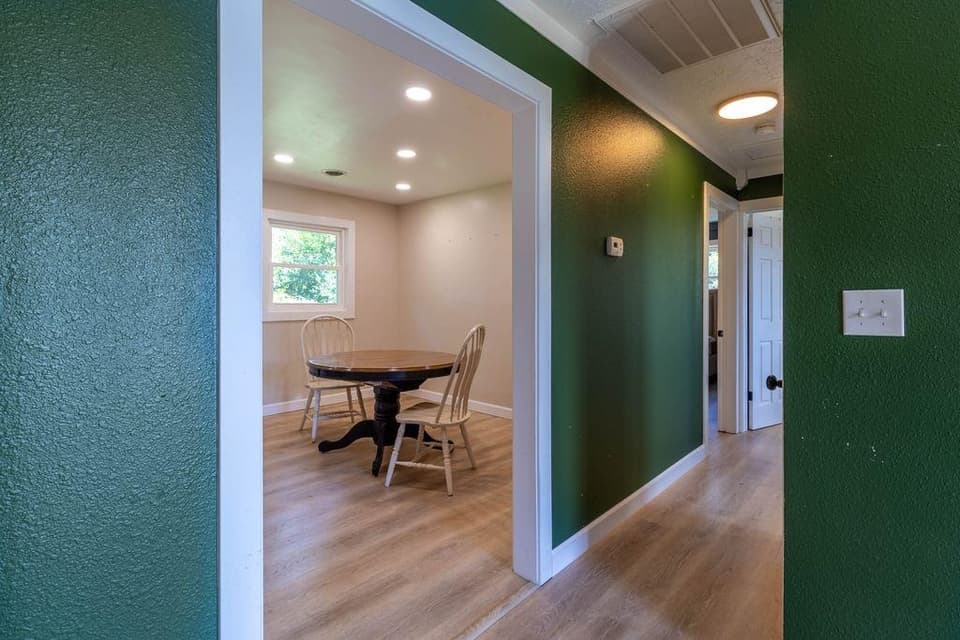 1380 Rigby Street, photo 11 of 32