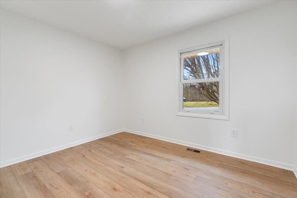 326 Rolling Hills Drive, photo 27 of 40