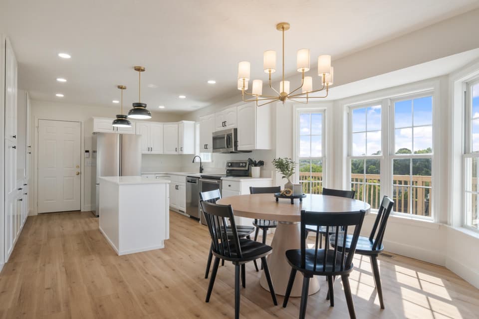 180 Sapphire Avenue, photo 17 of 40
