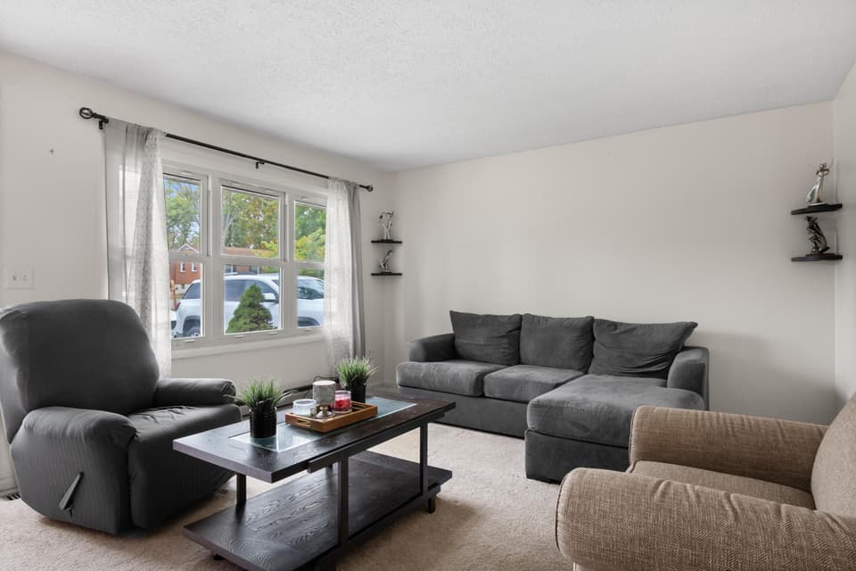 326 Rolling Hills Drive, photo 6 of 40