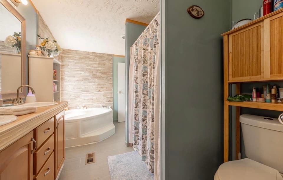 90 Jones Street SE, photo 8 of 17