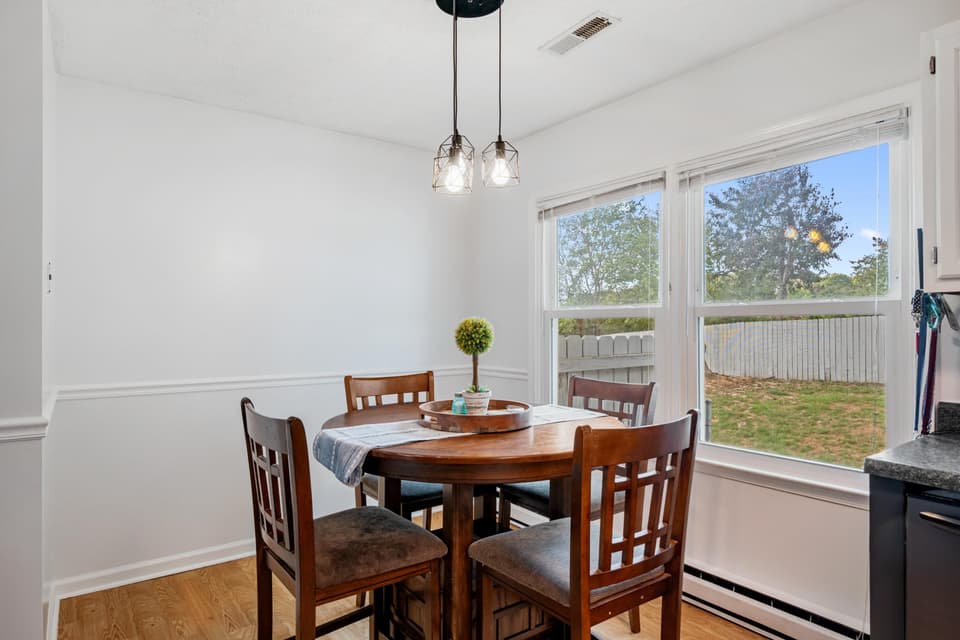 520 Hemlock Street, photo 11 of 40