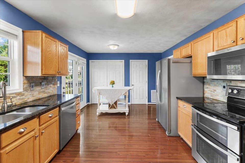 305 Sequoia Circle, photo 14 of 40