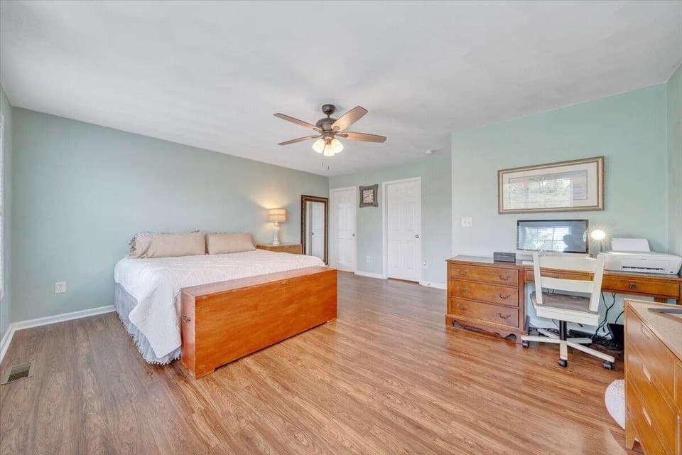 590 Keystone Drive, photo 18 of 37