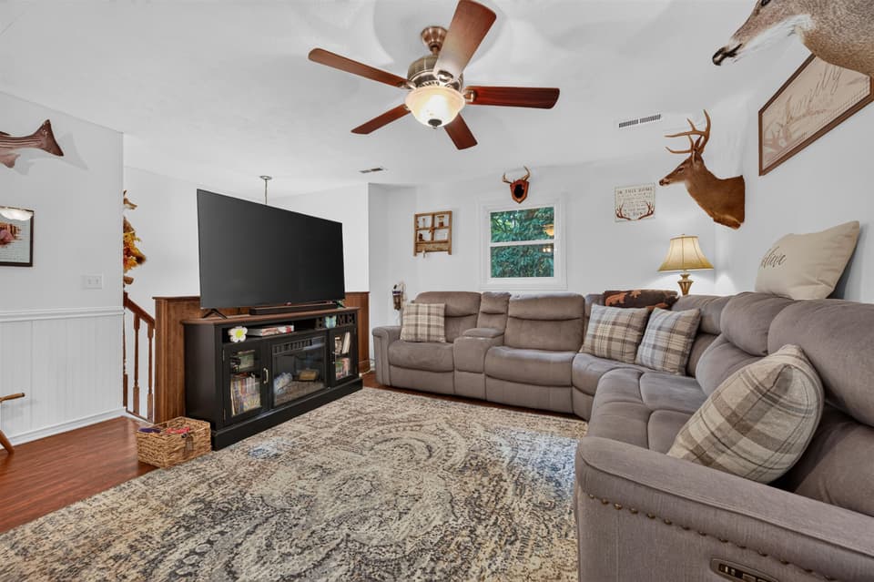 189 Pine Hollow Road, photo 6 of 40