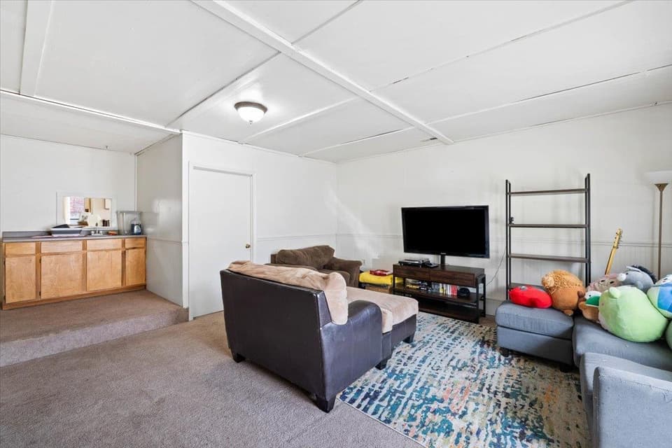 625 Curtis Drive, photo 16 of 32