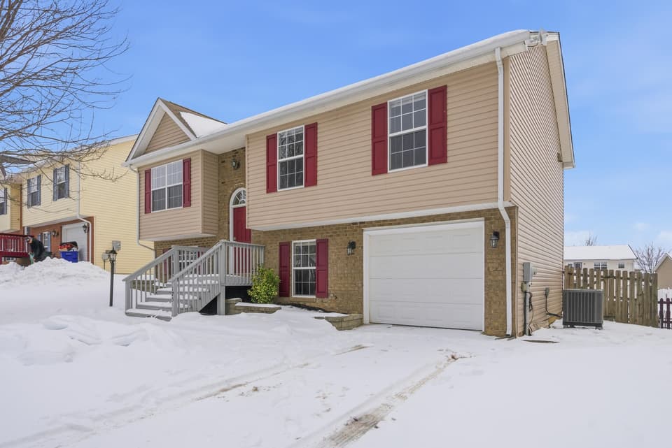 125 Aster Lane, photo 3 of 40