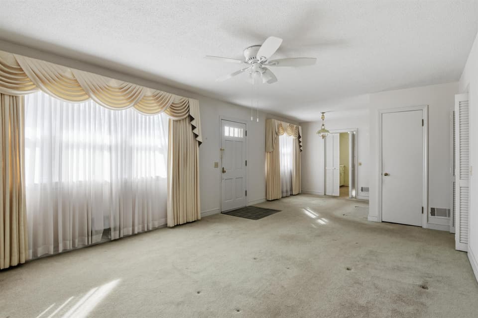 604 E Main Street, photo 9 of 40