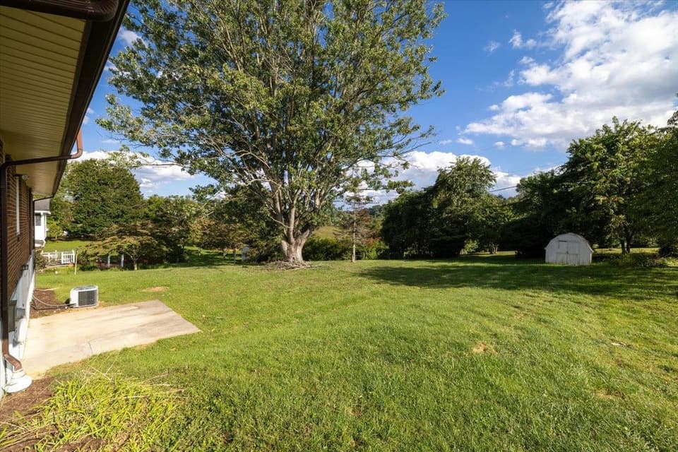 130 Greenway Drive, photo 22 of 30