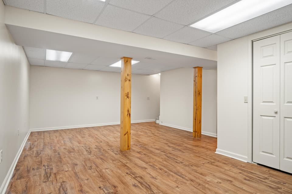 1305 Chestnut Drive, photo 6 of 40