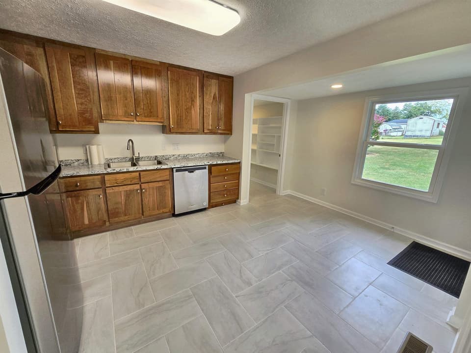 1260 King Street, photo 8 of 29