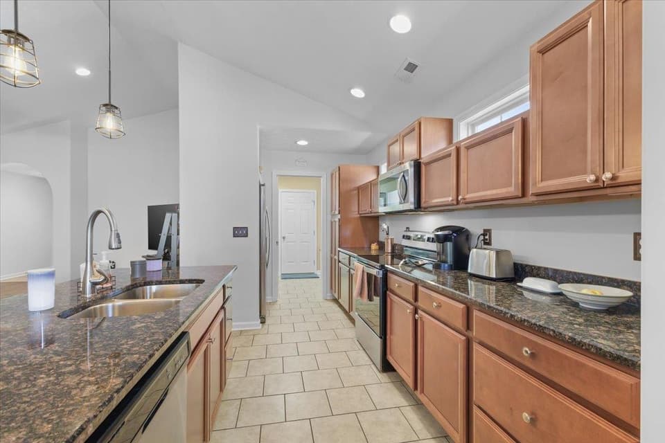 2150 Giles Drive, photo 21 of 37
