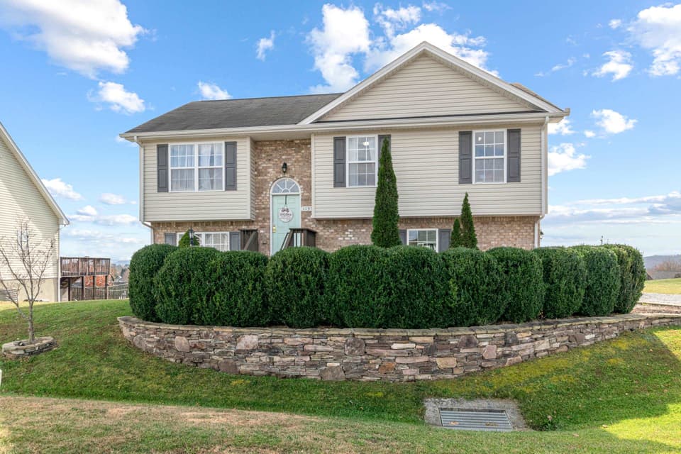 1135 New Village Drive NW, Christiansburg, VA