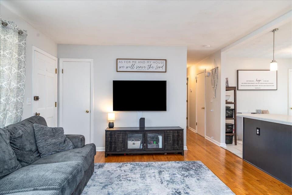 375 Mt Pleasant Rd SE, photo 10 of 40
