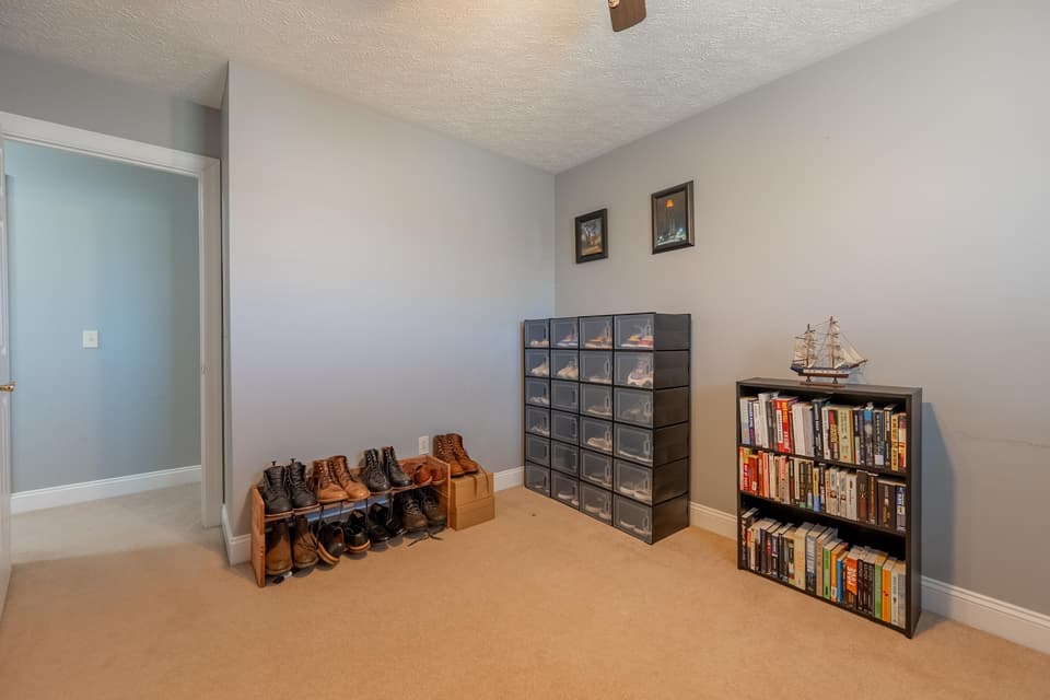 325 Oaktree Boulevard, photo 27 of 35