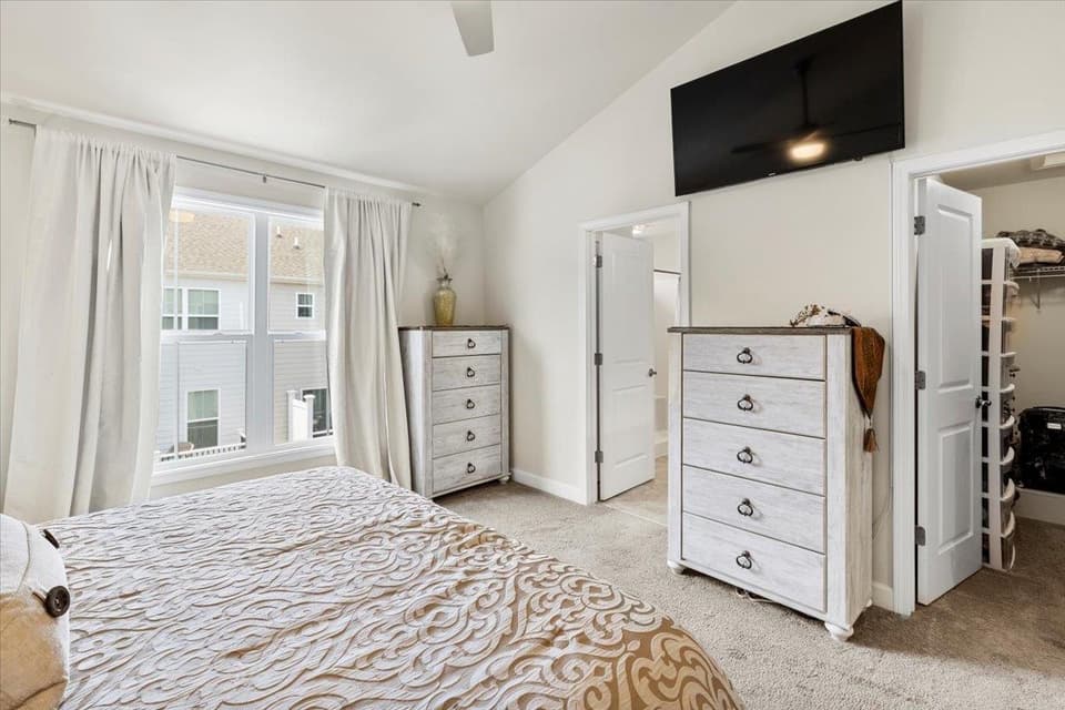 465 John Adams Drive, photo 30 of 40