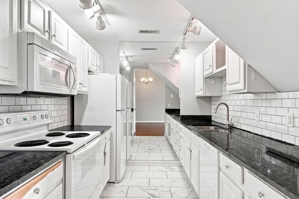 260 Gold Leaf Drive NW, photo 11 of 27