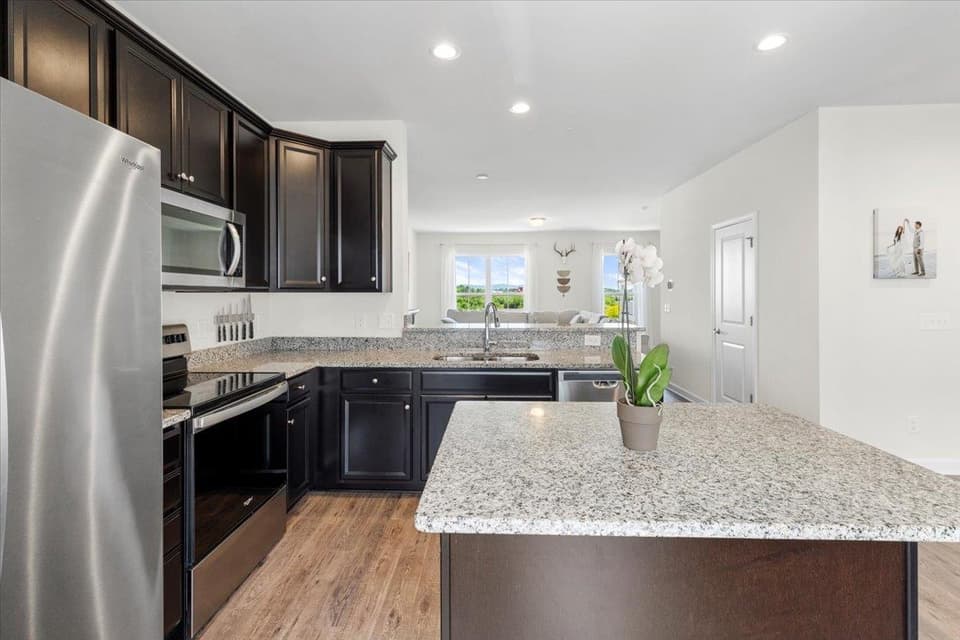 465 John Adams Drive, photo 16 of 40