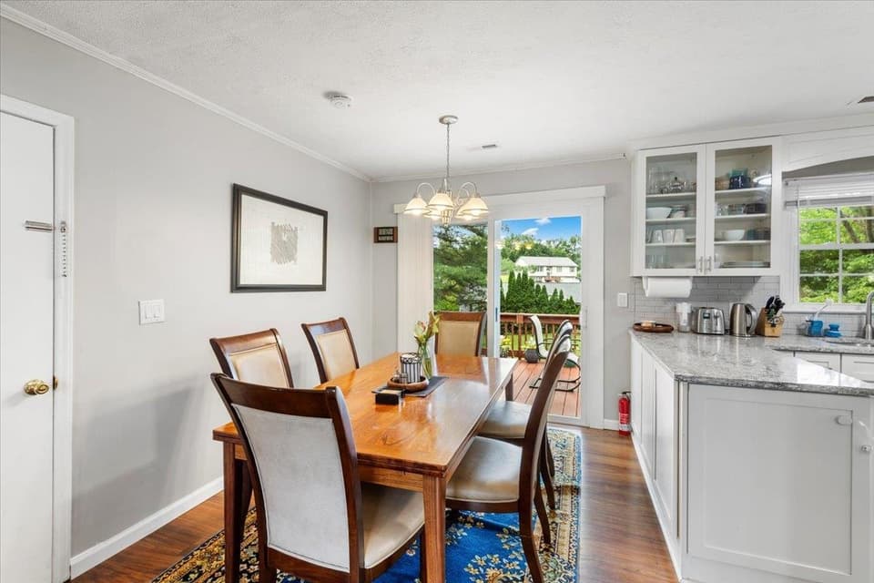 340 Walters Drive, photo 16 of 40