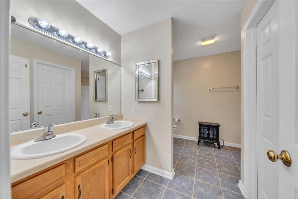 20 Wood Ridge Drive, photo 15 of 40
