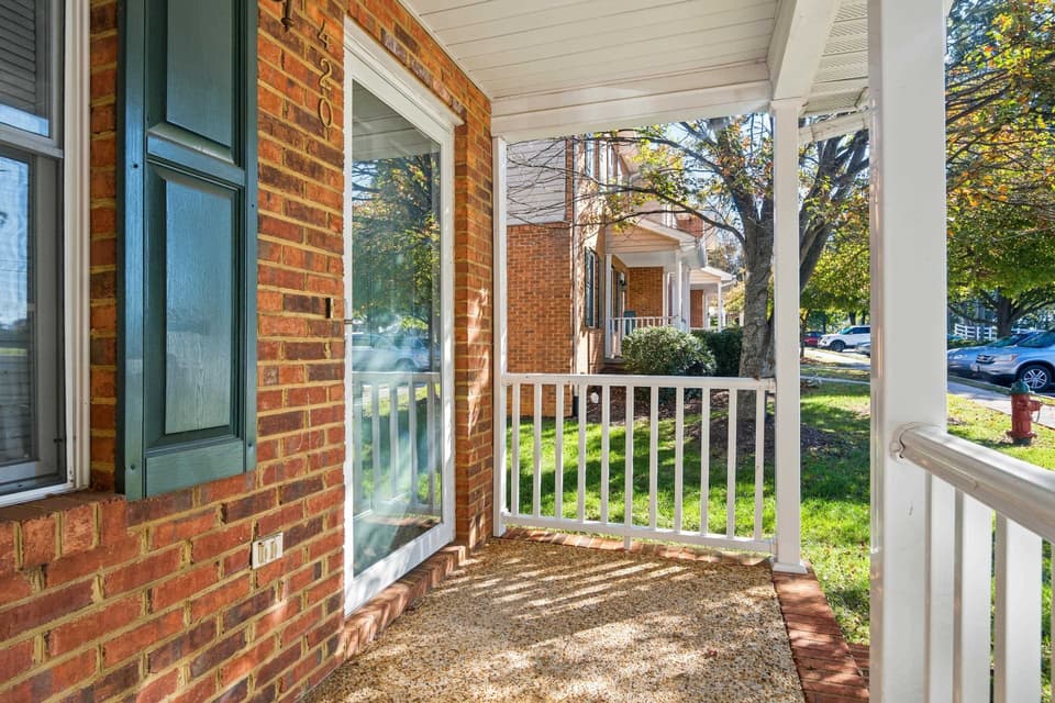420 Wimmer Street NW, photo 8 of 40
