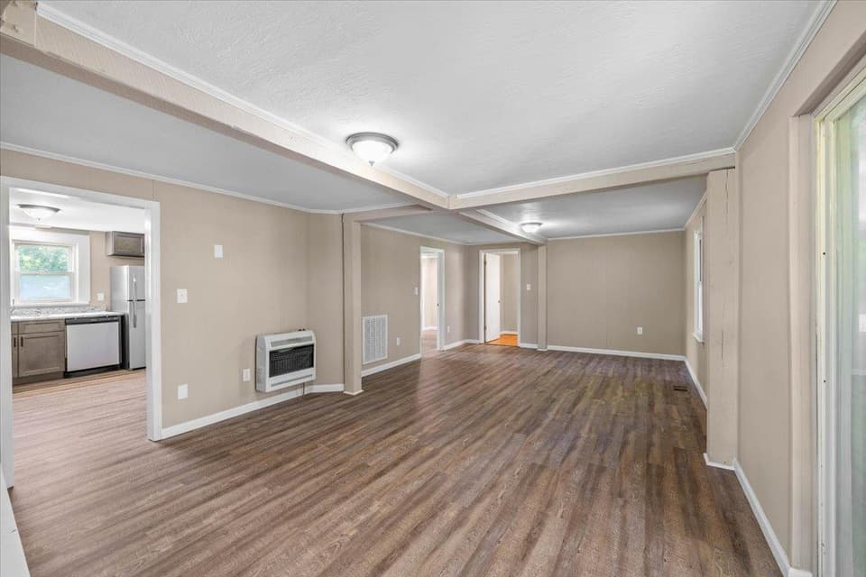 665 Liberty Street, photo 3 of 29