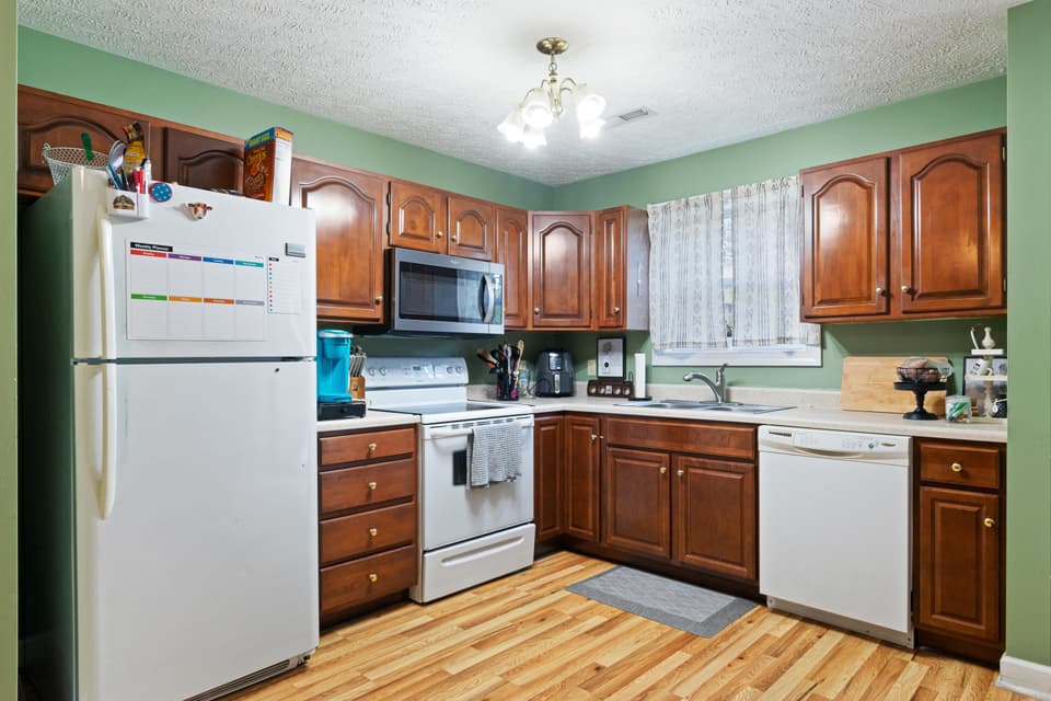 145 Gold Leaf Drive, photo 8 of 27
