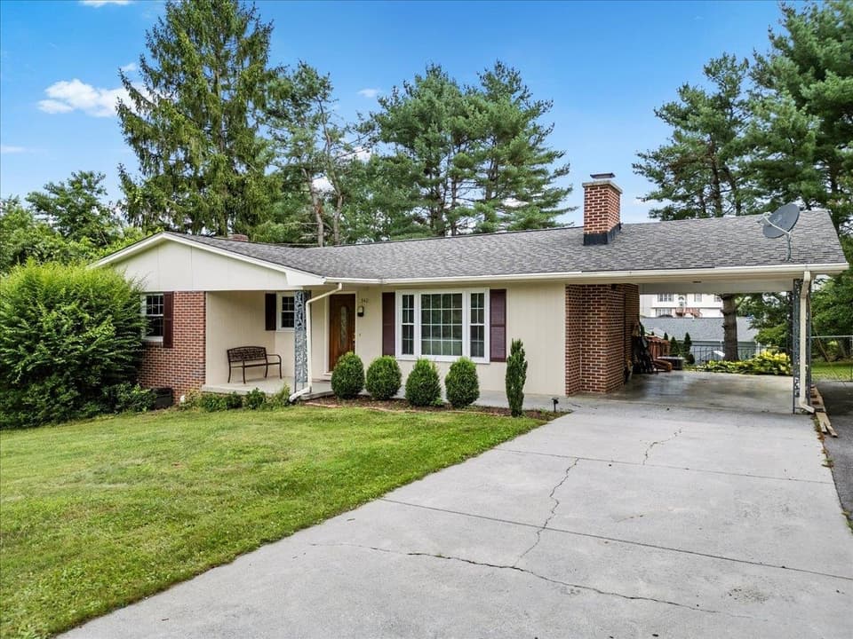 340 Walters Drive, photo 9 of 40