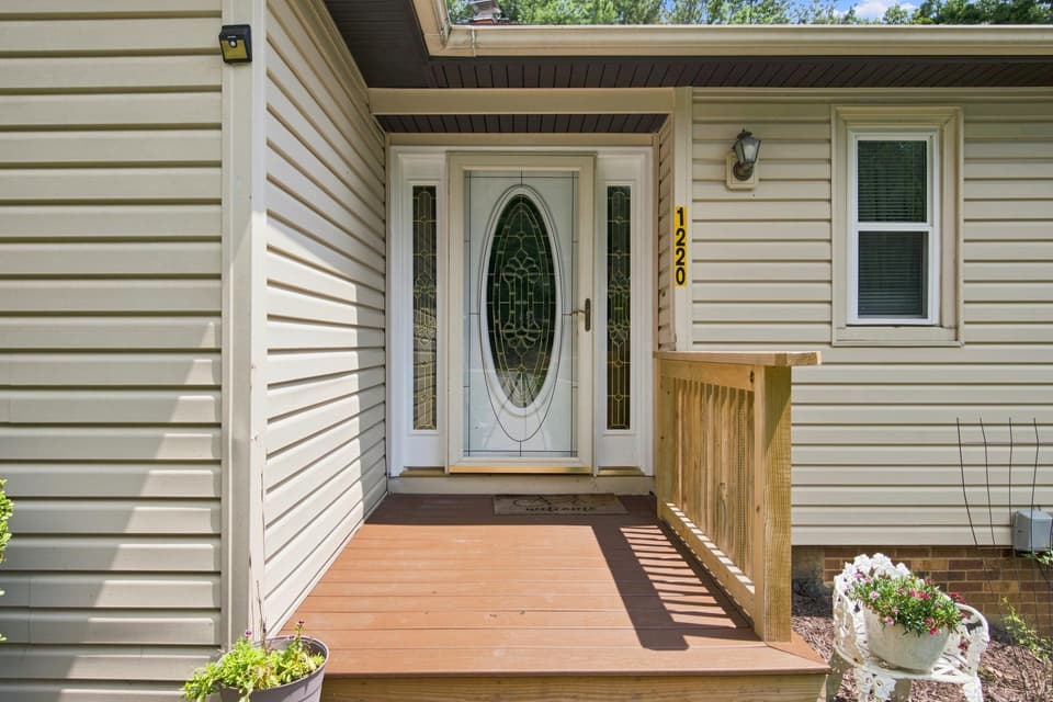 1220 Flint Drive, photo 4 of 40