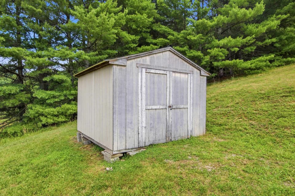 479 Smith Creek Road, photo 13 of 40