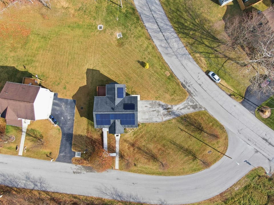 370 Robin Hood Drive, photo 3 of 40
