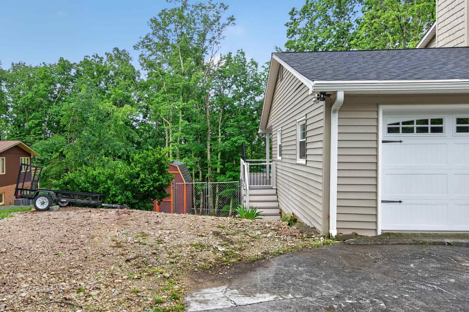 435 Tomahawk Drive, photo 26 of 40