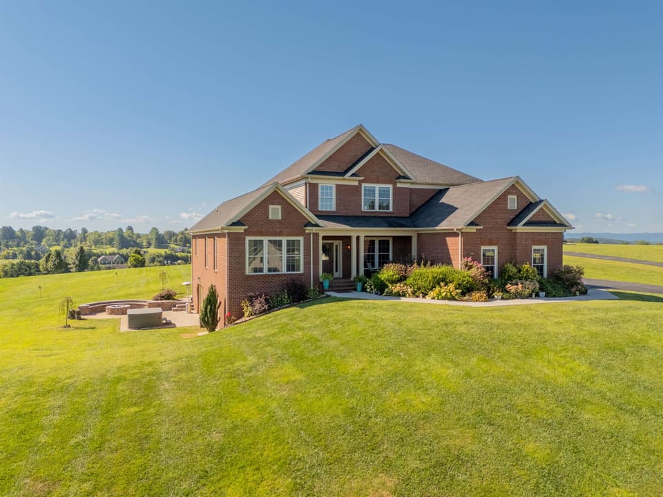 2310 Peakland Way, photo 2 of 40